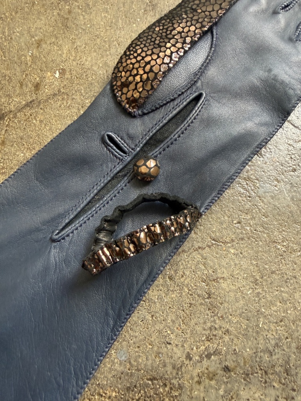 Vivienne Westwood Insane Lightning Bolt Long Leather Gloves w/ engraving - Picture 7 of 10
